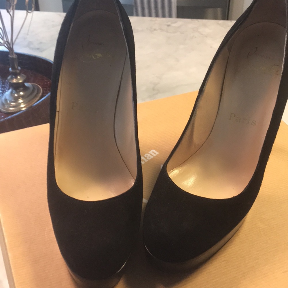 Louboutin - Picture 6 of 8